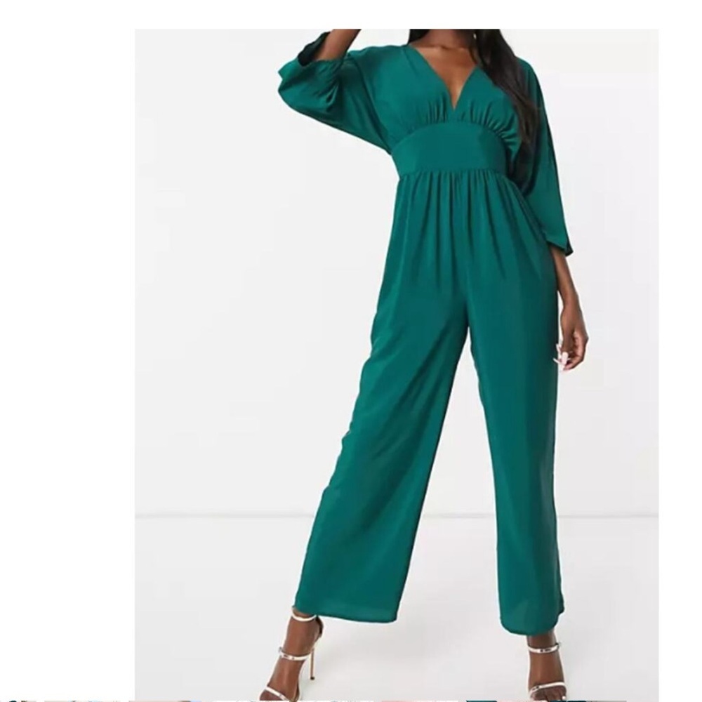ASOS Design~NWOT~Green~Chiffon~Jumpsuit~Plunging Neckline~Wide Leg~Size 10 Tall